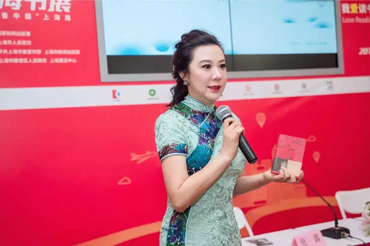 女演員張露，邁向表演藝術之路的足跡與啟示